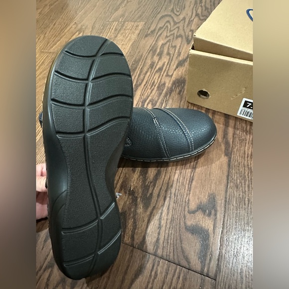 Elegant Navy Blue Leather Loafers - Picture 3 of 4